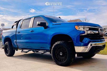 Chevrolet Silverado Wheel Offset Aggressive Outside