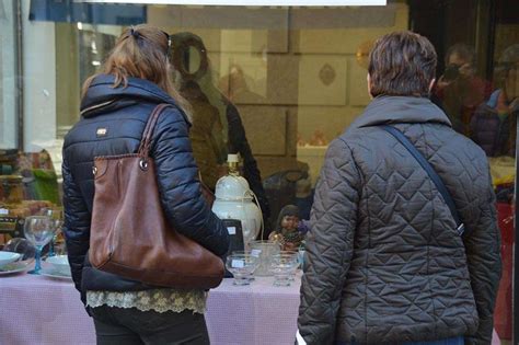 Apertura De Comercios En Domingos Y Festivos De