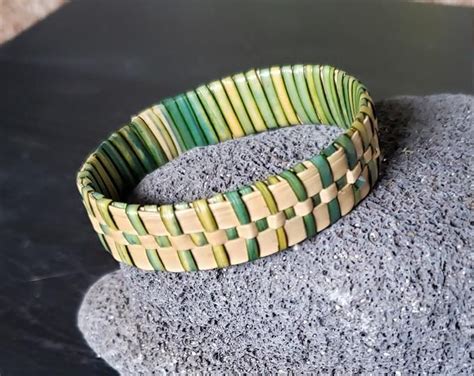 Handwoven Hawaiian Green Lauhala Bracelet M13 Etsy Hand Weaving Flax Weaving Bangles Style