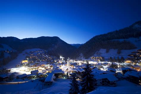 La Clusaz by night | La clusaz, Alpes francaises, Alpes