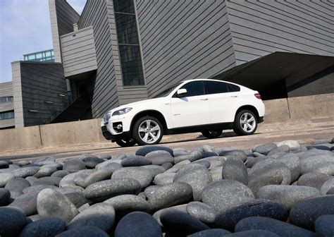 Download Sleek And Powerful Bmw X6 In Motion Wallpaper