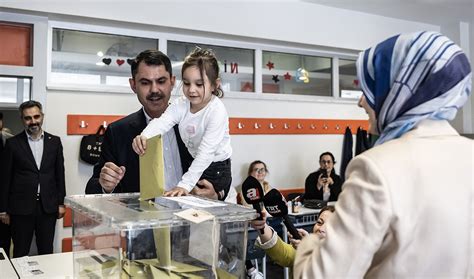 Bakan Murat Kurum Stanbulda Oy Kulland