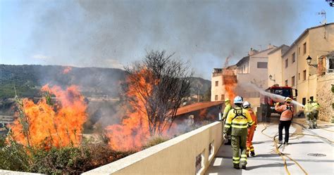 Las brigadas de la Diputación previenen incendios mediante quemas