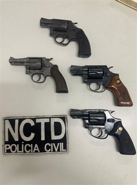 Pol Cia Civil Prende Em Flagrante Dupla Em Posse De Quatro Armas De