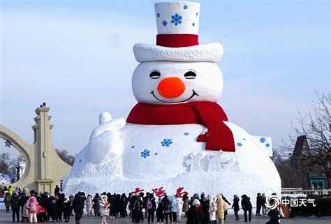 萌趣！哈尔滨超级大雪人可爱呆萌 引游人争相打卡 图片频道