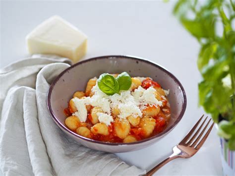 Gnocchi s tomatovou omáčkou a mozzarellou Hungrypanda cz