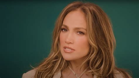 Jennifer Lopez Receives Shade From Luis Guzmán During Hot Ones