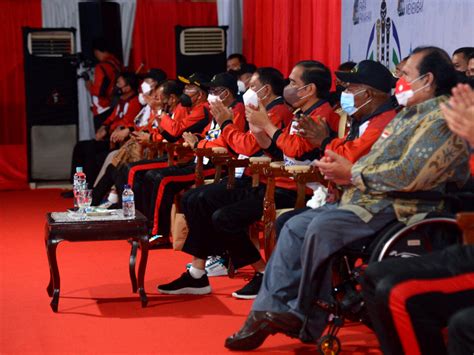 FOTO Tutup Peparnas XVI Papua Presiden Bukan Hanya Torang Bisa