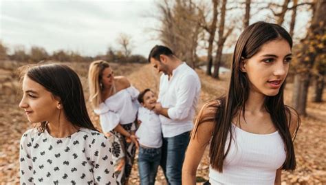 Cómo evitar y manejar la rivalidad entre hermanos