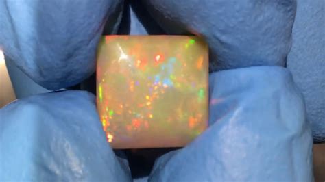 Opal Welo 2 875carats cabochon carré superbe feu wello wollow opal