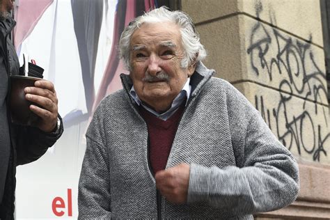 Expresidente de Uruguay José Mujica revela que tiene un tumor en el