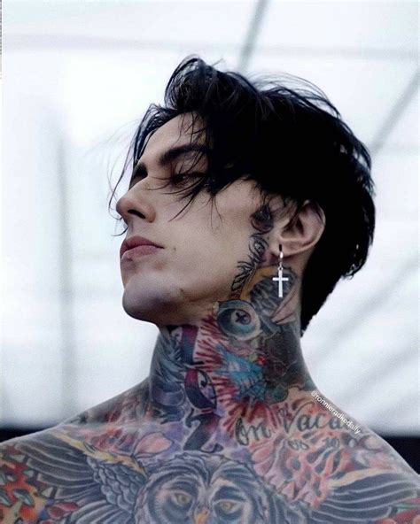 Pin By Bruno Totti On Visuais Masculinos Ronnie Radke Falling In