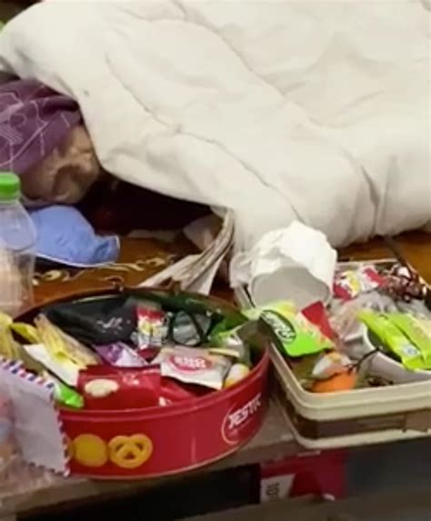 Cụ bà tuổi được cháu gái quay lén ngỡ ngàng khi thấy cảnh tượng trên giường Hot trend