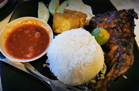 Senarai Kedai Nasi Ayam Yang Tersedap Di Sarawak Yang Wajib Anda Serbu Sekarang Daily Makan