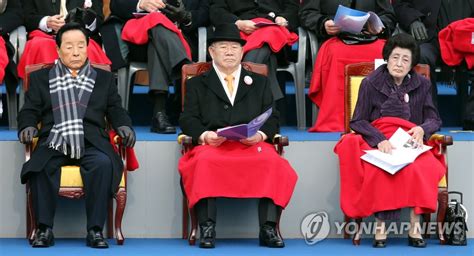 박근혜 대통령 취임식장의 김영삼 연합뉴스