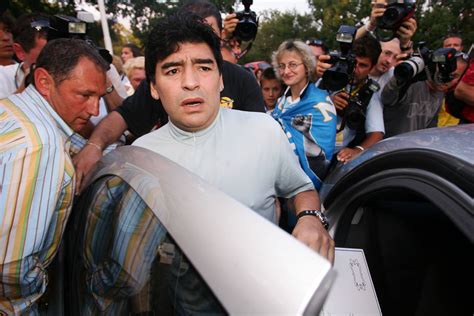 Galerija slika Koliko je Maradona zaradio Rušio je nogometne rekorde