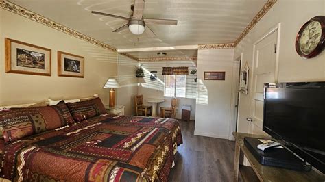 Room No. 4 - Sequoia Lodge