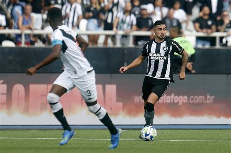 Botafogo confirma lesão grave do lateral direito Rafael - Gazeta Esportiva