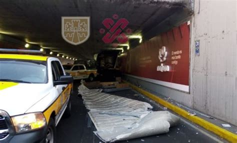 Tr Iler De Abarrotes Se Queda Atorado En Bajo Puente De Cdmx El