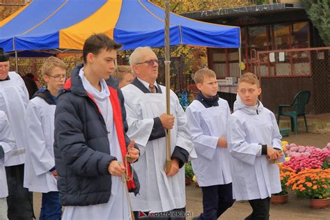 Uroczysto Ci Wszystkich Wi Tych W Ostro Ce Procesja Na Cmentarz