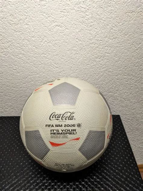 FUSSBALL GRAU WEISS FIFA WM 2006 Coca Cola Fussball Ball NEU EUR