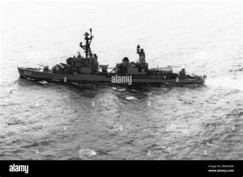 port beam view   taiwanese navy gearing class destroyer liao