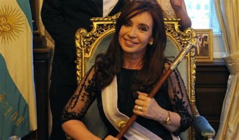 Coronas Reales Cristina De Kirchner Rompe El Protocolo En La Jura De