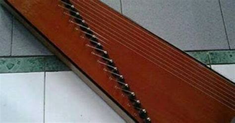 mengenal alat musik kecapi sunda panglipur manah