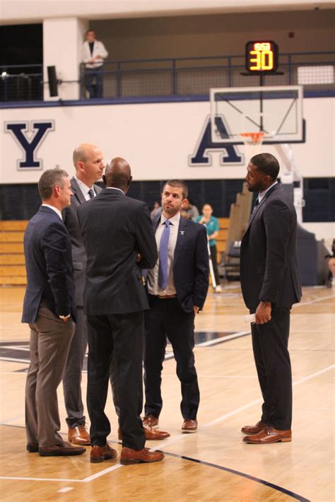 Mens Basketball Yale Dominates Sarah Lawrence In Season Opener