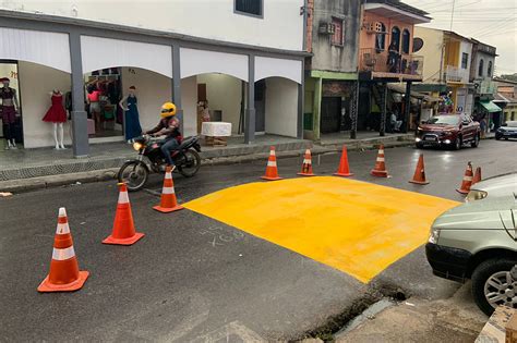 Sinalização de trânsito em ruas do bairro Mauazinho é reforçada pela