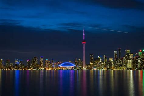 Toronto skyline at night – Stock Editorial Photo © mike_green #78061340