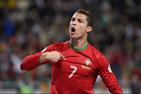 Cristiano Lidera La N Mina De Portugal Late