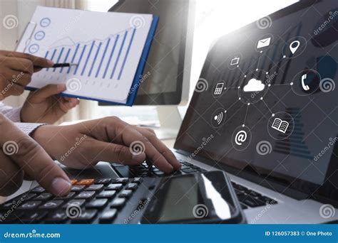 Serviço Da Nuvem diagrama De Computação Da Nuvem No Computador Novo