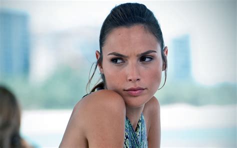 BATMAN VS. SUPERMAN (2015): Gal Gadot cast as Wonder Woman | FilmBook