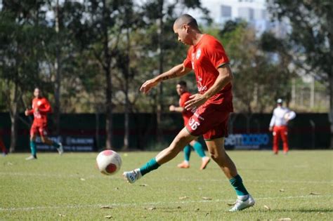 De olho no São Caetano Lusa faz treino em campo reduzido