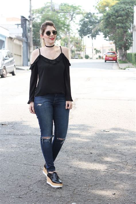 Look Do Dia Blusa Ombro A Ombro Preta Calc Cc A7a Jeans Rasgada