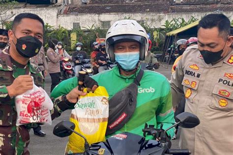 Sinergitas Kapolres Salatiga Dan Dandim Bagi Baksos Berkah