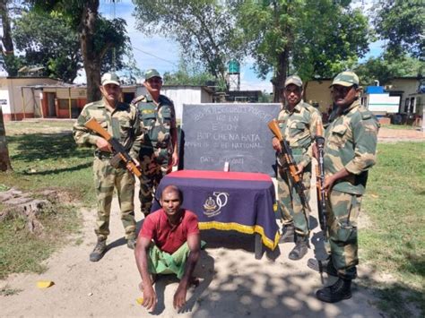 Bsf Foils Smuggling Attempt At India Bangladesh Border 6 Held North