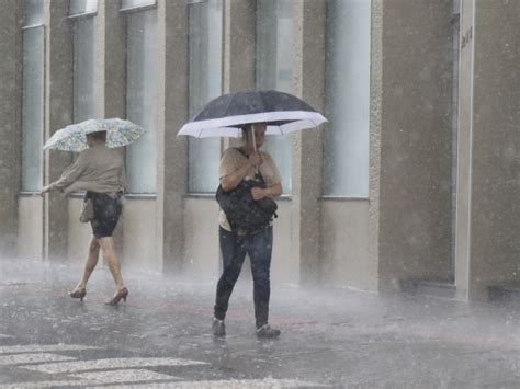 Chuva Temperatura Em Curitiba Cai Para C Nesta Tarde De Segunda