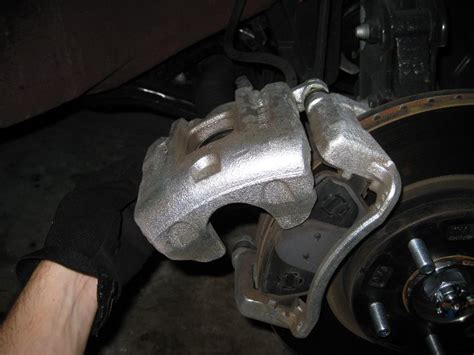 Hyundai Santa Fe Front Brake Pads Replacement Guide