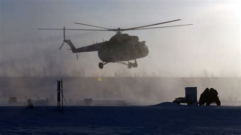 Cest Normal En Russie Deux Hommes Partent Faire Leurs Courses Bord