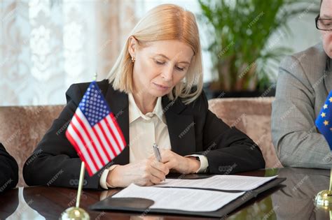 Premium Photo Mature American Delegate In Formalwear Signing Contract