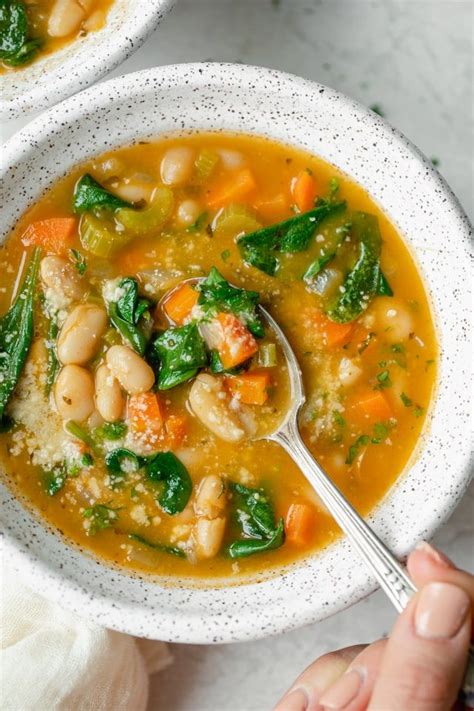 Try This Vegan Mediterranean White Bean Soup For Lunch Of Dinner It S A Quick Gluten Free Soup