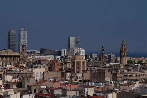 L Ajuntament de Barcelona autoritza 615 pisos turístics per l anul