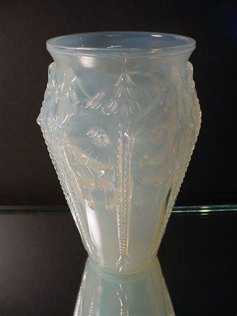 Rare Sabino Art Glass Sculpted Manta Raie Opalescent Vase Art Deco France 1930 Sabino