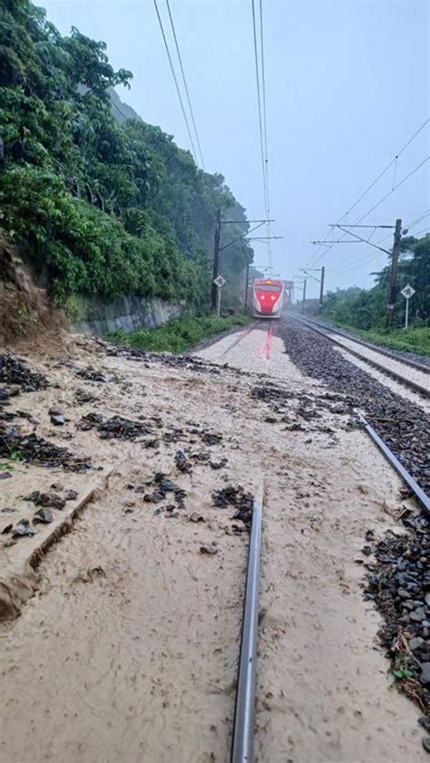 豪雨致路線淹水 台鐵宜蘭線大里到龜山列車延誤 生活 中央社