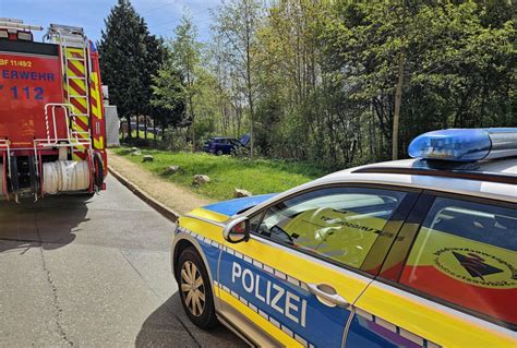 Tragisches Ungl Ck Senior Erfasst Ehefrau Beim Rangieren Auf Dem