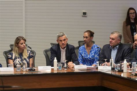 Governo e BNDES iniciam estruturação de VLT entre Curitiba e São José