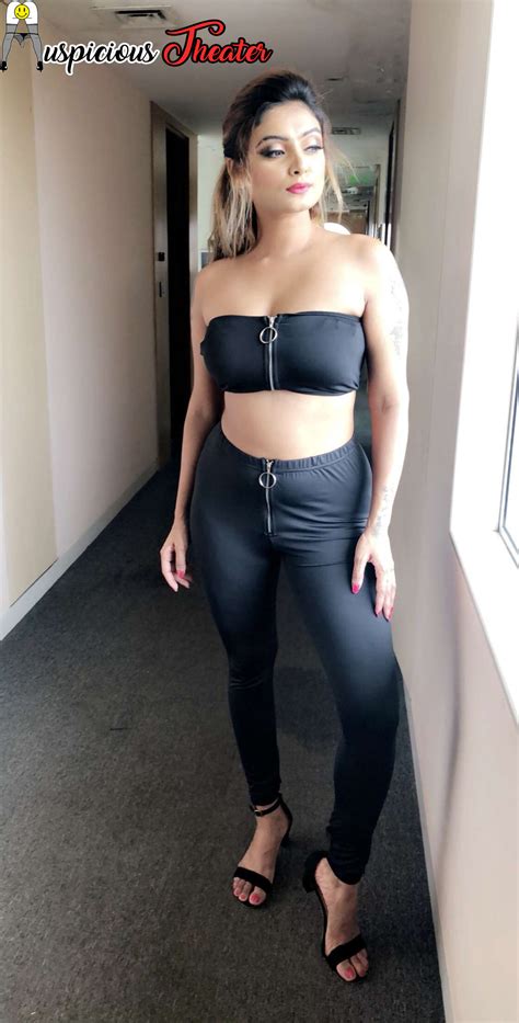 Twinkle Kapoor Sexy Photos Twinkle Kapoor Half Nude Photos Bikini Pic