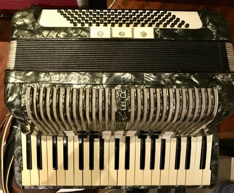 Hohner Tango II M 96 Bass Accordion Shop